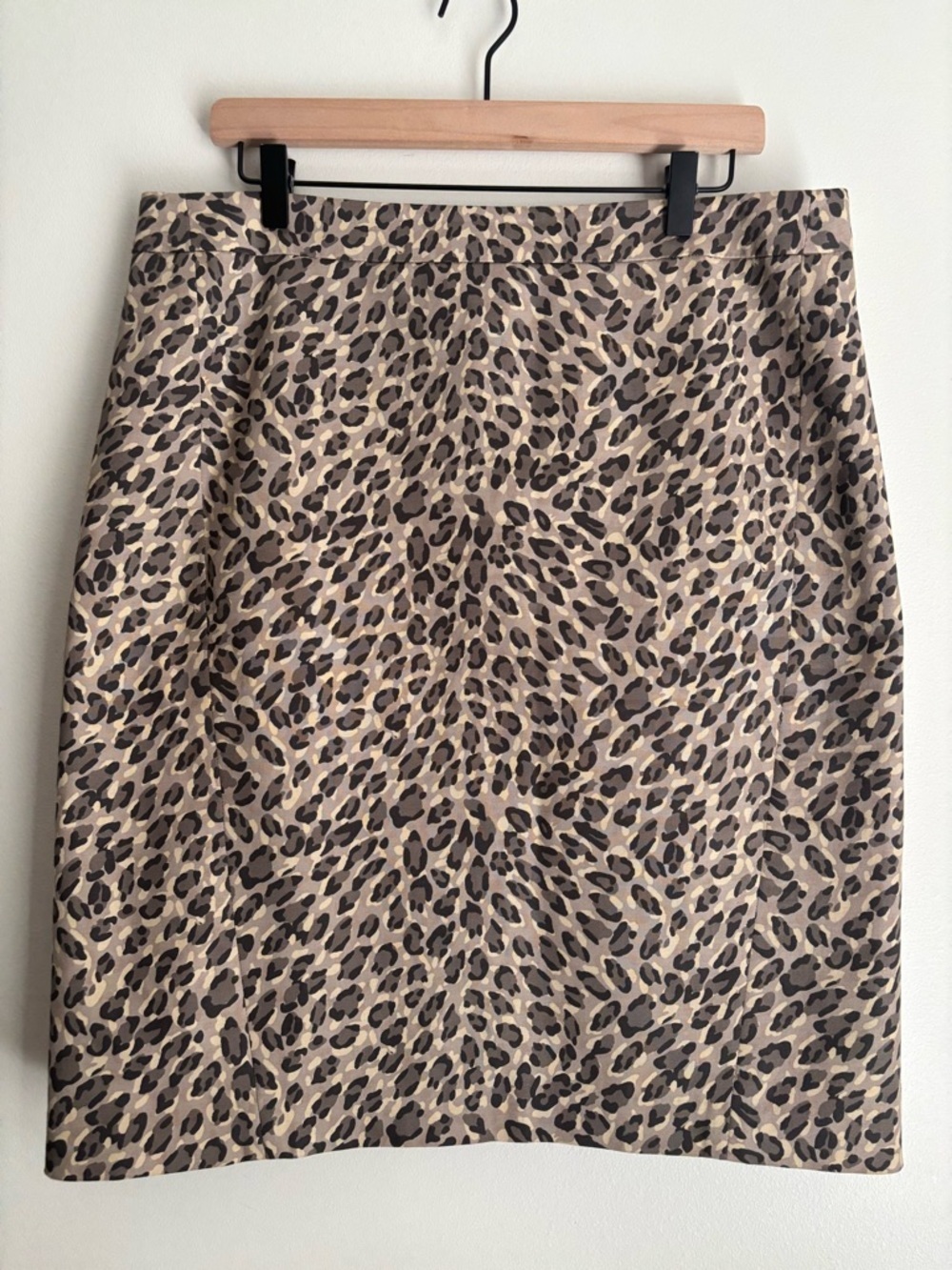 LOFT Leopard Print Pencil Skirt Size 14 Animal Print Office Chic Career Preppy